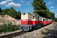 The Mk45 2001 has received its original colour scheme and is on a load test with the small panoramic and a large panoramic car on the Budapest Children s Railway. The photo has been taken between Normafa and Csillebérc stops. I recommend having a look at this video as well:</p><p style="text-align: center"><iframe width="560" height="315" src="https://www.youtube.com/embed/0qfrS3gDuzI" frameborder="0" allow="accelerometer; autoplay; encrypted-media; gyroscope; picture-in-picture" allowfullscreen></iframe></p>