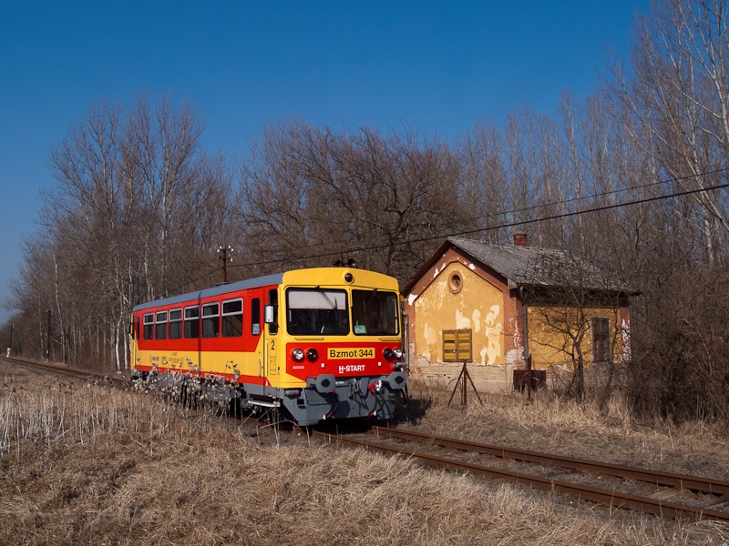 The Bzmot 344 is passing the old Őrhalom station photo