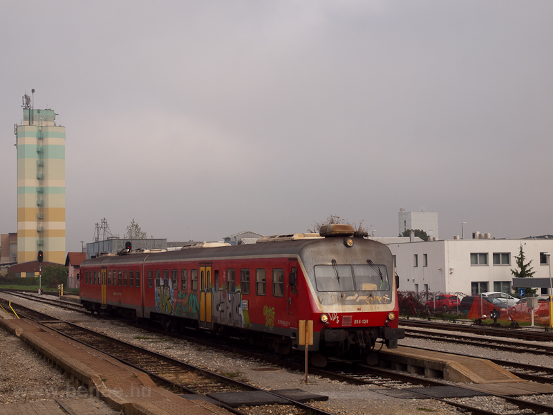 The SŽ 814 124 seen at photo
