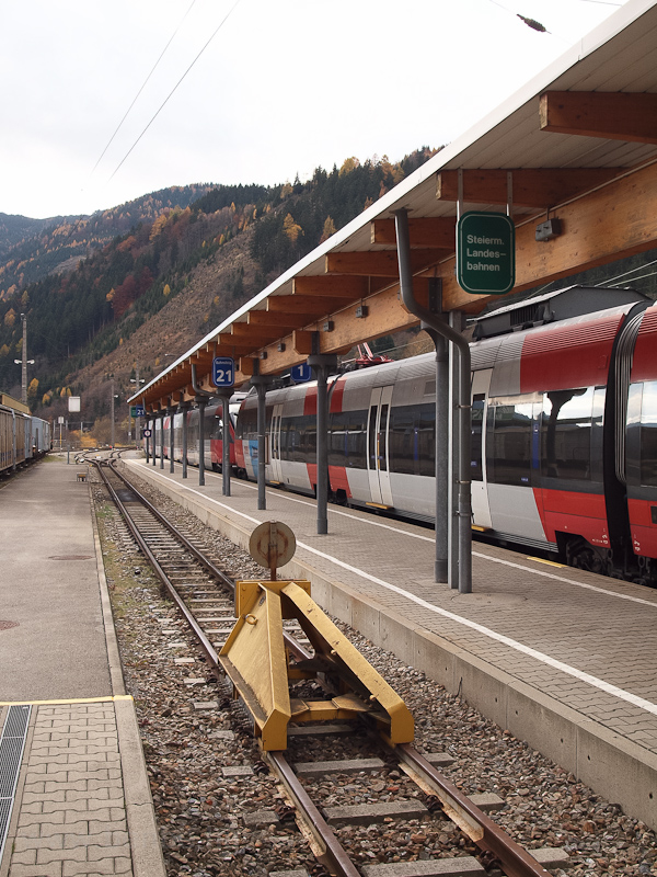 The Murtalbahn tracks at Un photo