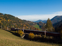 Egy ÖBB Taurus tehervonattal Klamm-Schottwien és Breitenstein között - a 1142 639-2 tolja a vonatot