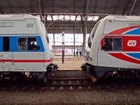 A ČD 971 007-0 és a 971 049-2 Praha hlavní nádražín