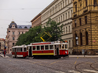 A 2272 pályaszámú prágai nosztalgia-villamoskocsi a Jan Palach téren