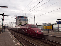 Az SNCF 4533-as pályaszámú PBA-vonófejes Thalys motorvonat Amsterdam Centraal állomáson
