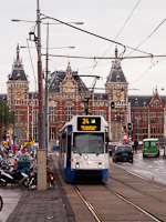 Villamosok Amszterdamban a Centraal Station közelében