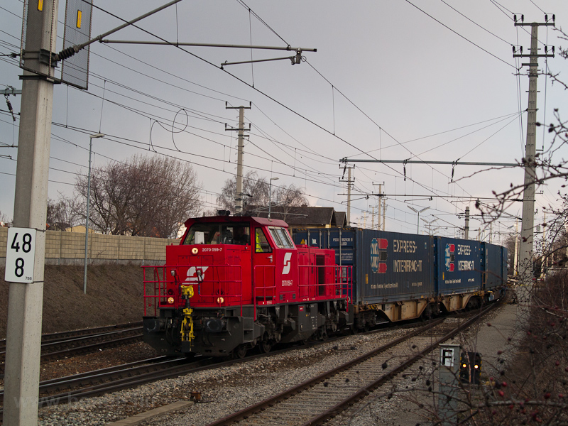 The ÖBB 2070 059-7 seen at  photo