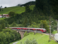 Az ÖBB railjet vezérlőkocsija Hintergasse és Dalaas között a Radonatobelbrückén