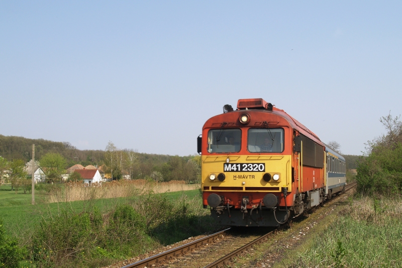 The M41 2320 at Villánykövesd photo