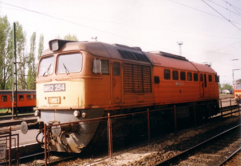 M62 254 Pécs állomáson fotó