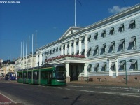 AdTranz Variotram a Városháza elõtt Helsinki halpiacán