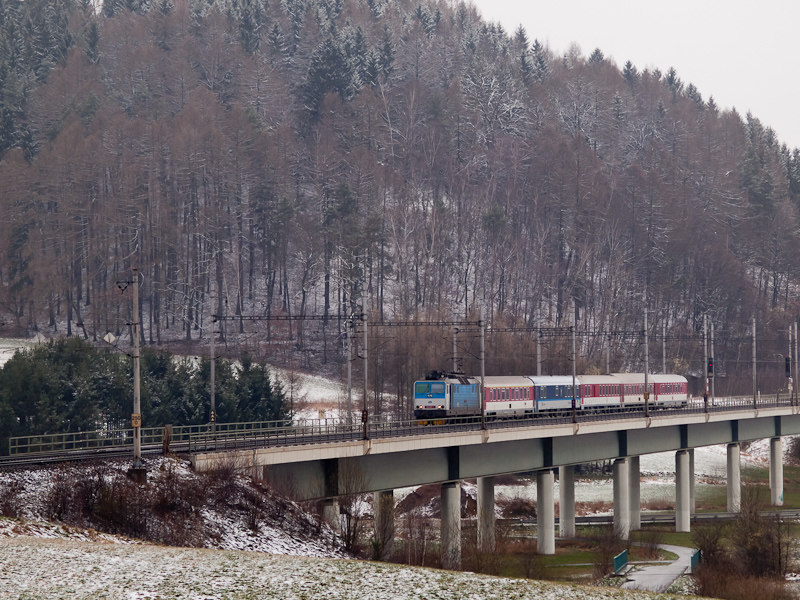 The ČD 162 040-7 seen  picture