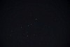 A legjobb képem a NEOWISE üstökösről: a nagyon béna fotón az üstökös a sűrű csillagos résztől fölfelé látható türkizes, derengő csík