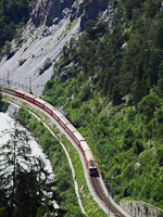A Ge 4/4<sup>II</sup> 625-s a Dabi-alagtnl Trin s Reichenau-Tamins kztt