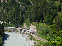 [GIGAPAN] A Ge 4/6 353 Trin és Reichenau-Tamins között a Hochwasserkurvénál az Alpine Classic Pullman Express-szel