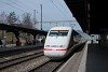 A DB 401 574-9 <q>Zürich</q> nevű InterCityExpress motorvonat a 25 év ICE az SBB-CFF-FFS-sel logóval Liestal állomáson