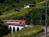 A Matterhorn-Gotthardbahn Deh 4/4 I  53 Dieni és Rueras között egy kisebb viadukton