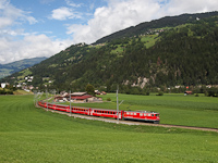 Az RhB Ge 6/6 II  707  Scuol  egy Disentis/Mustr - Scuol-Tarasp RegioExpress vonattal Ilanz s Castrisch kztt