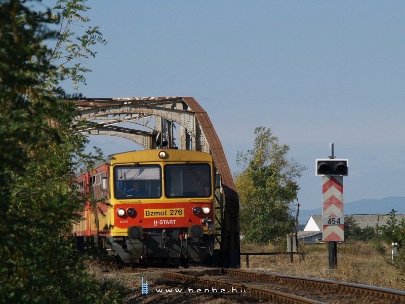 Bzmot 276 a jászdózsai Tarna-hídon fotó