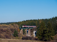A ŽSSK 754 003-2 Čremošné és Horná Štubňa obec között a Viadukt na Vode hídon