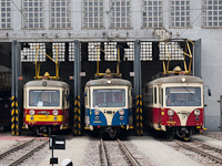 A TREŽ 411 901-2, 411 903-8 és 411 902-0 Hőlak-Trencsénteplic állomáson