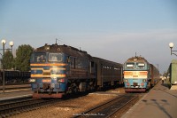 The DPL1-002 and 2M62-1051 at Kolomiya station
