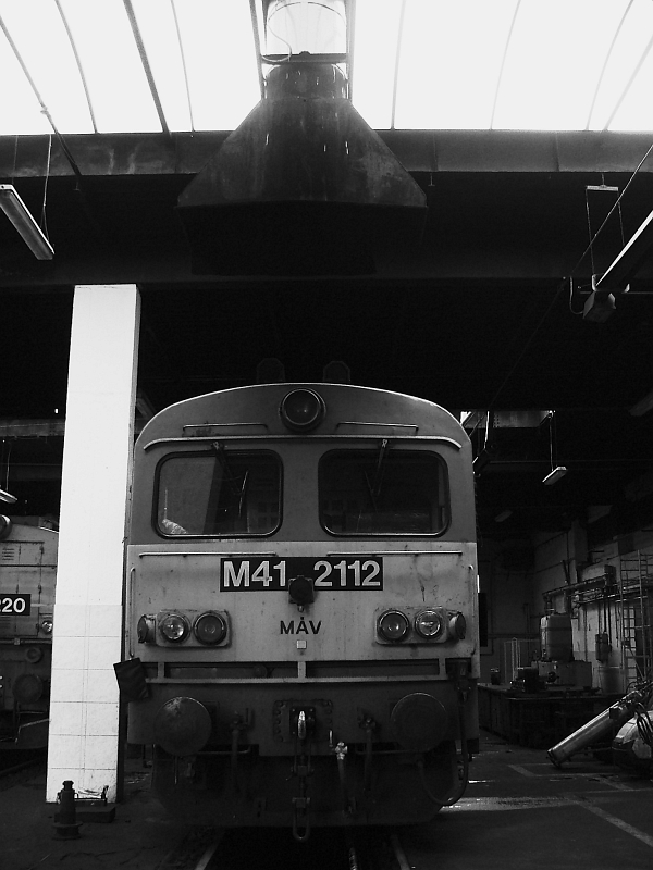 I took half of these pictures with my old Fuji Finepix S5000 camera, but I don't think it will be visible by the quality. The free atmosphere of the Hatvan depot always brought out my creative instincts so I took a few great shots of the standing locomotives. The rest, if technically OK, appears here because all this is now history. picture