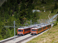 A Gornergratbahn (GGB) Bhe 4/8 3051 & 3053 kereszteznek a kétvágányú szakaszon Riffelalp és Riffelboden között