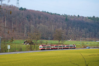 A Waldenburgerbahn BDe 4/4 15 Talhaus és Lampenberg-Ramlinsburg között