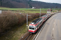 A Waldenburgerbahn BDe 4/4 17 Talhaus és Lampenberg-Ramlinsburg között