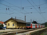 The ÖBB 4020/6020 294-2 in front of the warehouse at Melk station