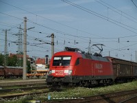 The Railion 182 013-3 with a freight train at Wien Hütteldorf