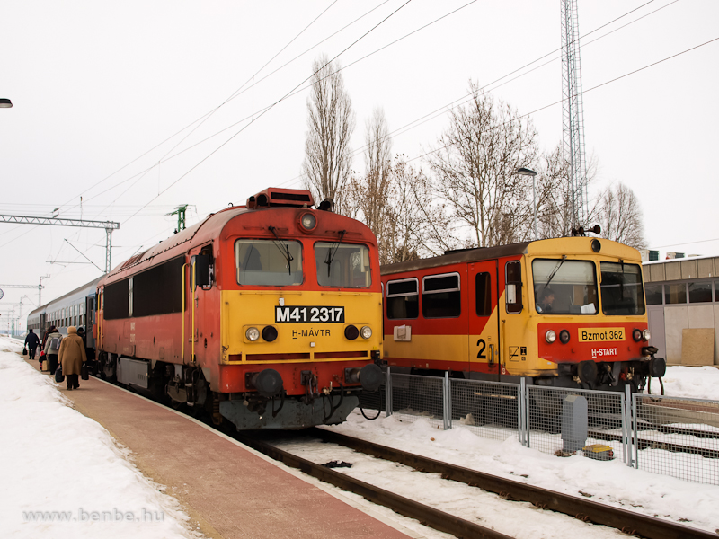 We went to Ukk with a train replacement bus. The Zalaegerszeg and the Balaton directions branch at this station. There are three main types of trains to Zalaegerszeg: a daily direct train over the triangle at Boba and Veszprém to Budapest, direct coaches on the Budapest-Veszprém-Szombathely trains decoupled at Boba, and a few fast trains over the Vienna railway, turning towards Pápa at Győr, then going on to Boba-Ukk-Zalaegerszeg, but then stopping at every station. The railway to Ukk is just as interesting: there's the very well photographable castle of Sümeg , in the summertime there is a GYSEV train running on the Szombathely-Balatonfüred-Budapest route, and with some luck you can catch a gravel train from Uzsa. picture