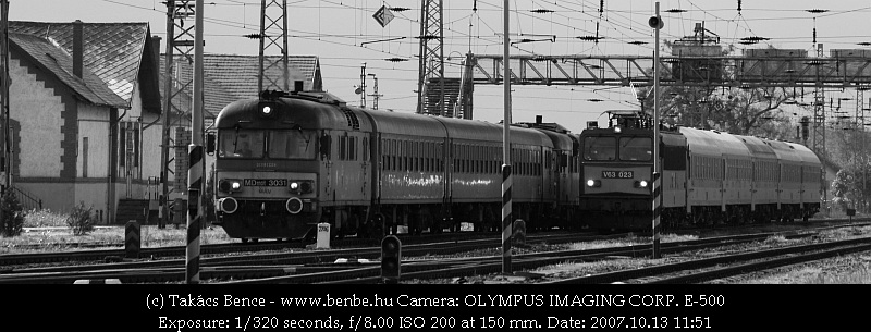 MDmot 3031 és V63 023 versenyez Debrecen állomás elején fotó