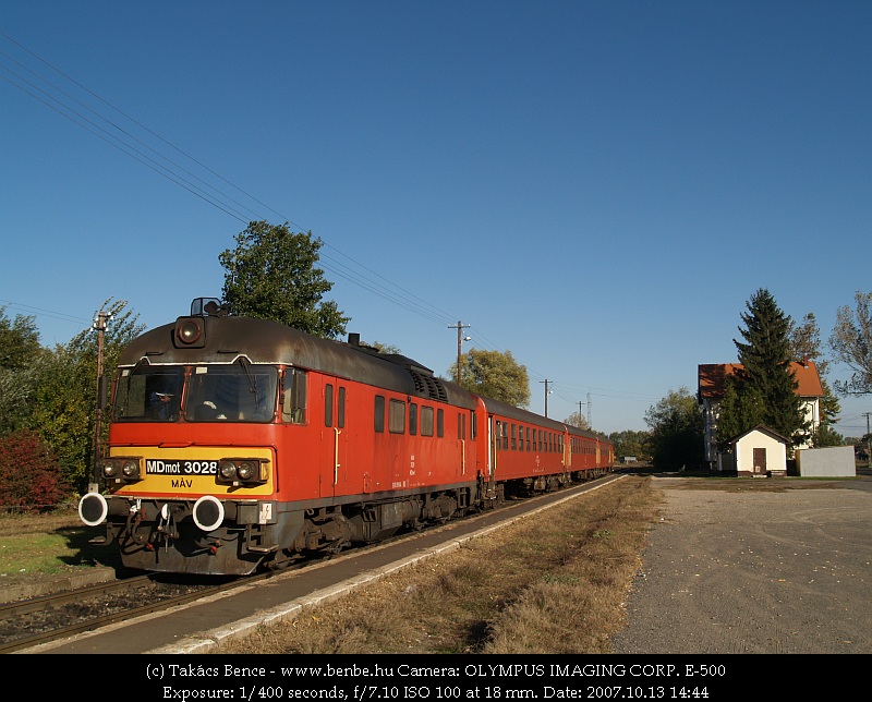 MDmot 3028 at Ltavrtes station photo