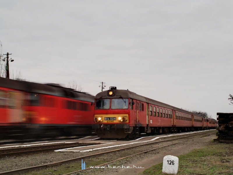 The driving trailer Btx 024 heading a double MDmot multiple unit at Srnd station photo