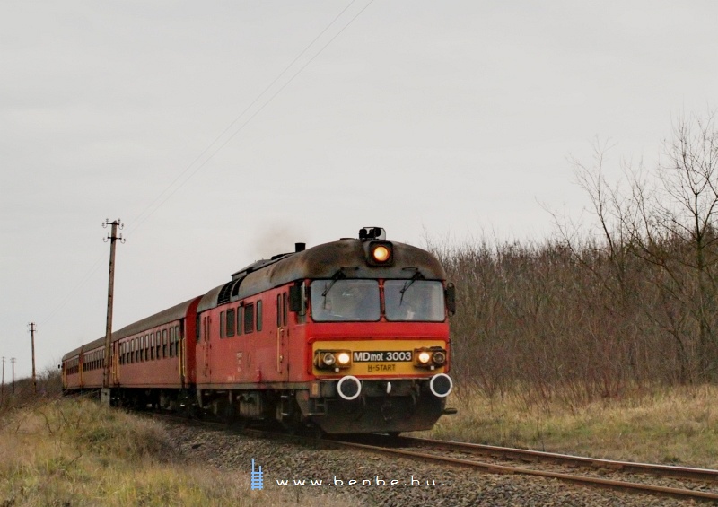 The MDmot 3003 between Hosszúpályi and Hajdúbagos at the crossing of an unpaved road photo
