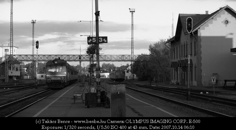 The MDmot 3020 is departing from Mtszalka towards Debrecen photo