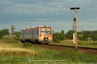 The 6341 028-6 is passing the foresignal of the triangle at Bkscsaba