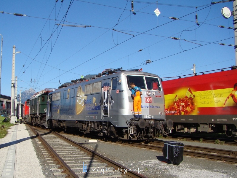 A DB 111 027-9 pályaszámú reklámmozdonya Wörglben  fotó
