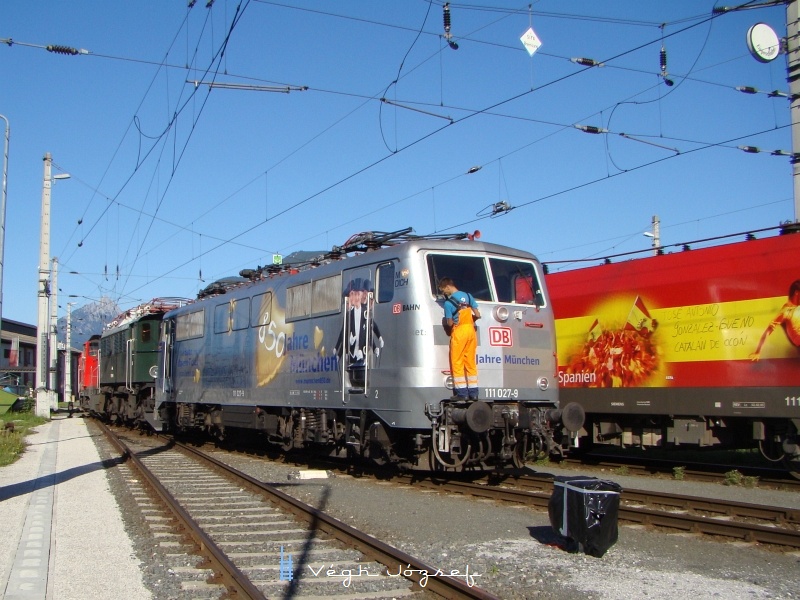 The DB 111 027-9 at Wrgl Hbf photo