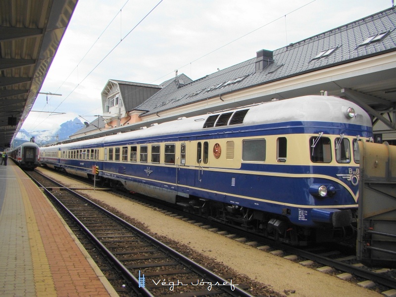 Előtte a második vágányon tárolták. kép Blauer Blitz (5145) a wörgli pályaudvaron fotó
