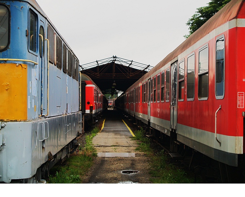Piroskocsik fotó