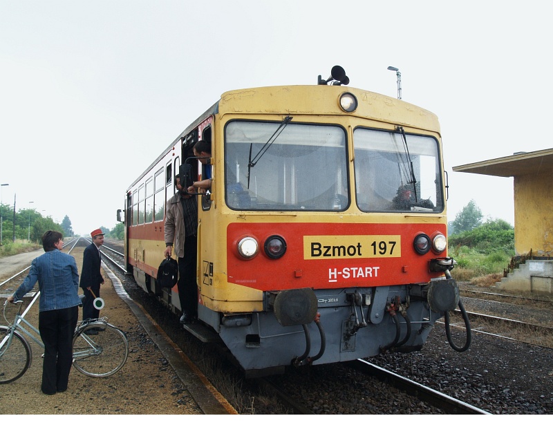 The Bzmot 197 arriving at Gelse photo