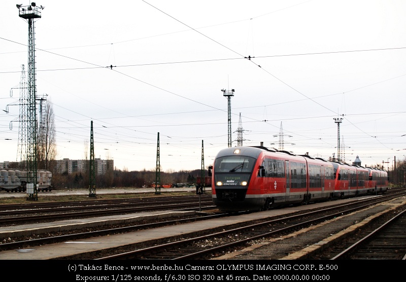Korábban szóló Usgyi volt: ma már tripla Desirók járnak kétszer sűrűbb menetrend szerint. Hamarosan a pálya is jobb lesz. kép 6342 020-2 Óbudán fotó