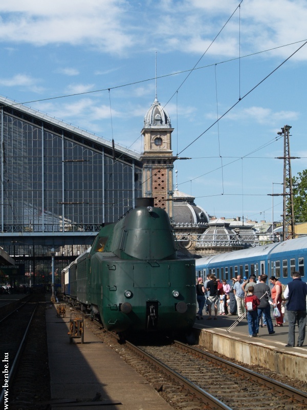 Streamlined steam locomotive class 242 at the Nyugati station photo