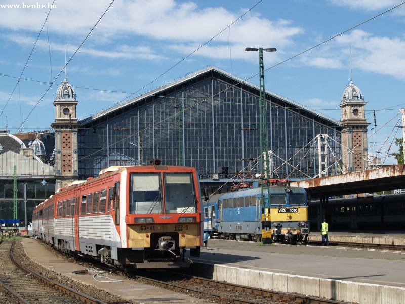 A 6341 022-9 a Nyugati pályaudvaron fotó