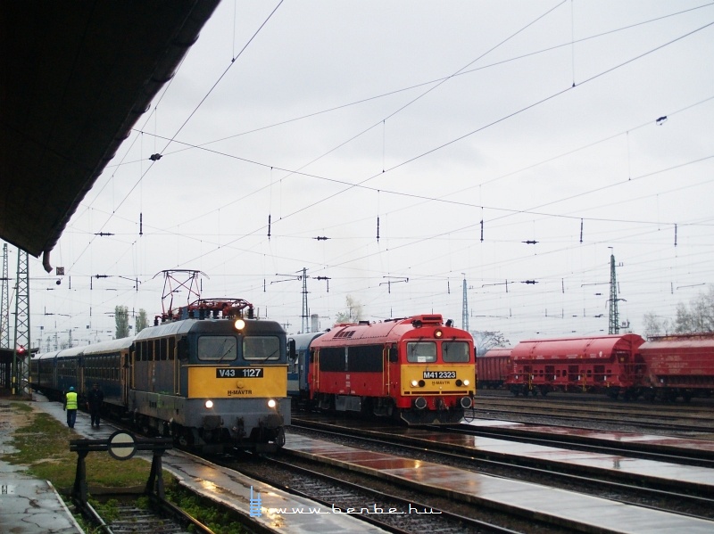 V43 1127 s M41 2323 Szerencsen fot