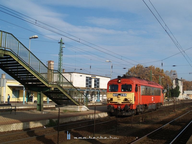kép M41 2105 Komáromban fotó