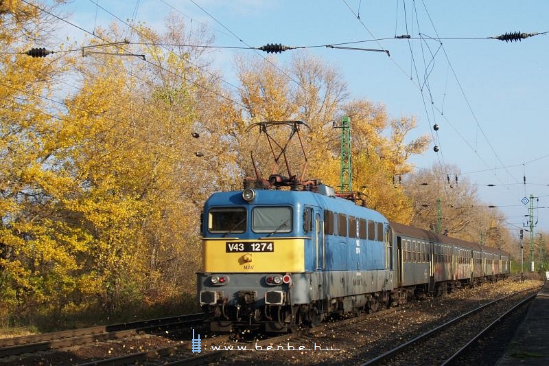 V43 1274 Komáromban fotó