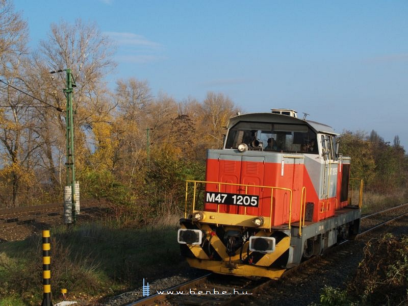 Vonali munkáját befejezte, jön pihenni. kép M47 1205 Komáromba érkezik fotó